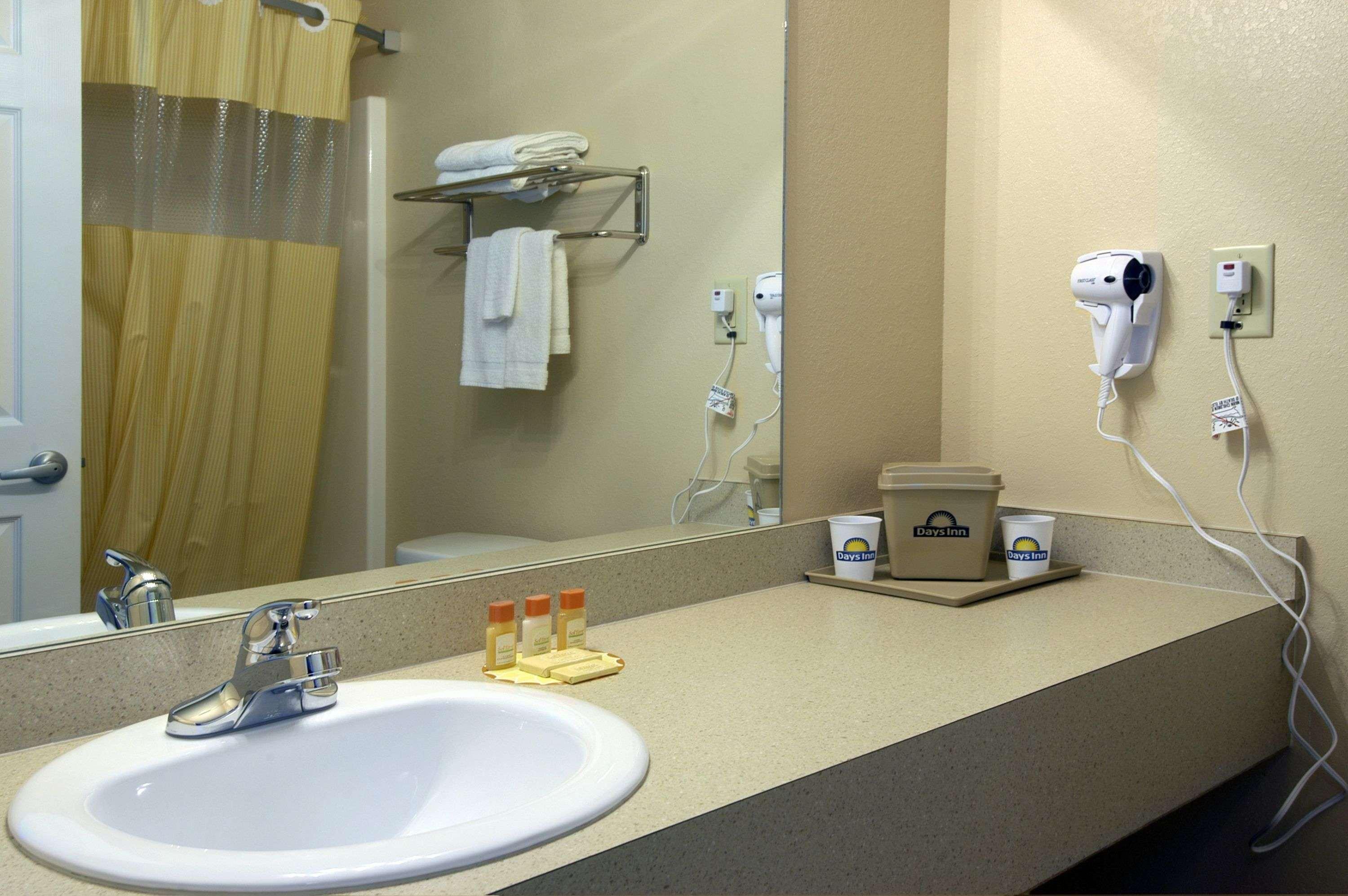 Days Inn Of Centre Room photo
